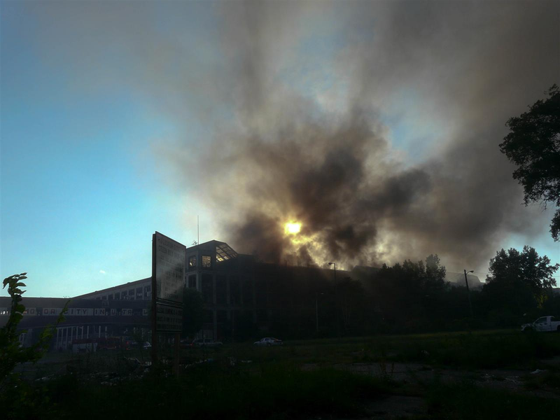 Illustration for article titled Abandoned Detroit Packard Auto Plant Catches Fire